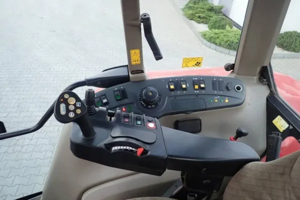 Case IH CVX 170 - Tracteur Agricole Robuste et Performant - Image 14