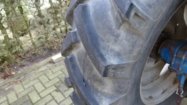 Ford 4600 - Tracteur Agricole Fiable et Performant - Image 11