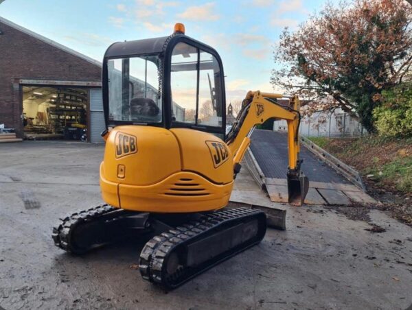 Mini pelle JCB 8027 / 2,7 Tonnes - Image 11