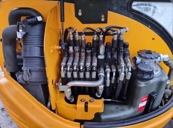 Mini pelle JCB 8027 / 2,7 Tonnes - Image 7