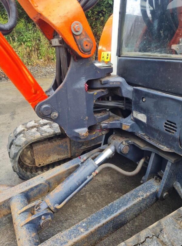 Mini pelle Kubota KX121-3A / 4 Tonnes - Image 9