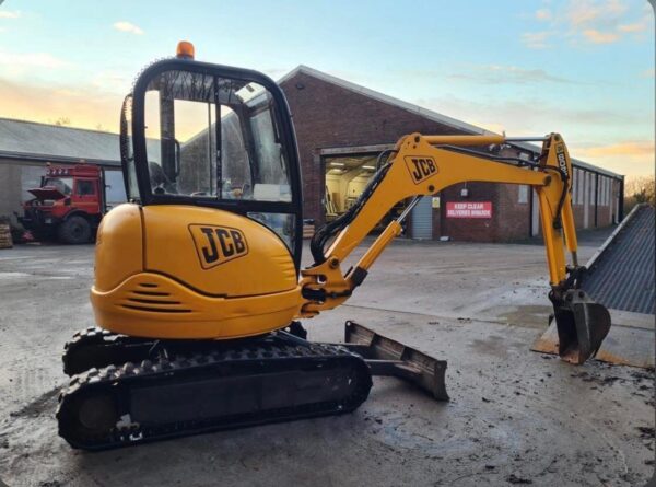 Mini pelle JCB 8027 / 2,7 Tonnes