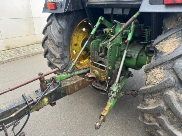 Tracteur John Deere 3130 4X4 avec remorque - Image 17