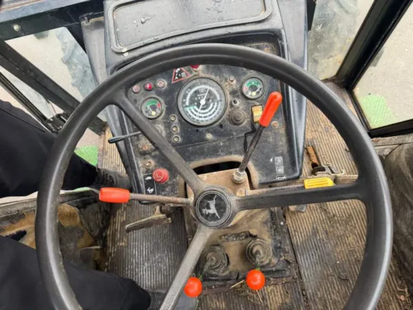 Tracteur John Deere 3130 4X4 avec remorque - Image 30