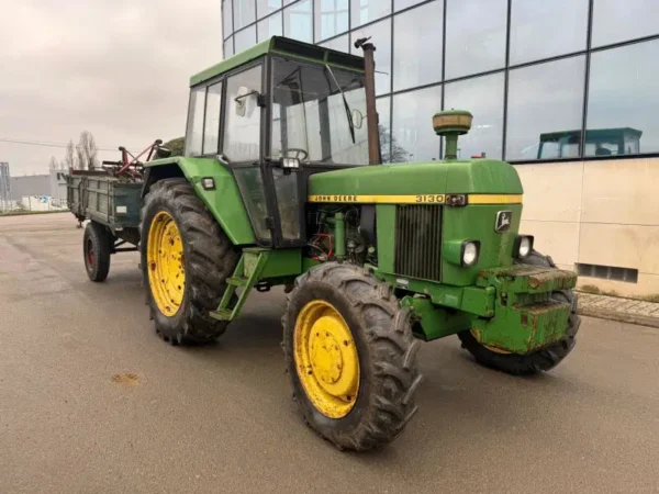 Tracteur John Deere 3130 4X4 avec remorque - Image 10