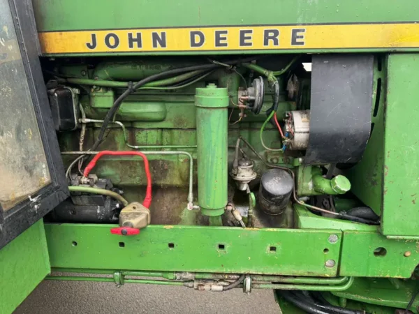Tracteur John Deere 3130 4X4 avec remorque - Image 12
