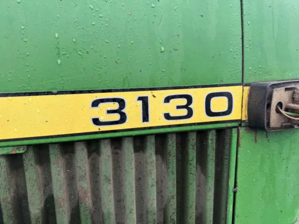 Tracteur John Deere 3130 4X4 avec remorque - Image 13