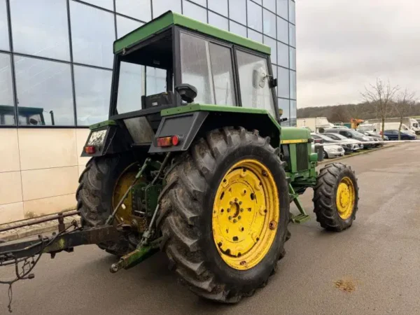 Tracteur John Deere 3130 4X4 avec remorque - Image 16