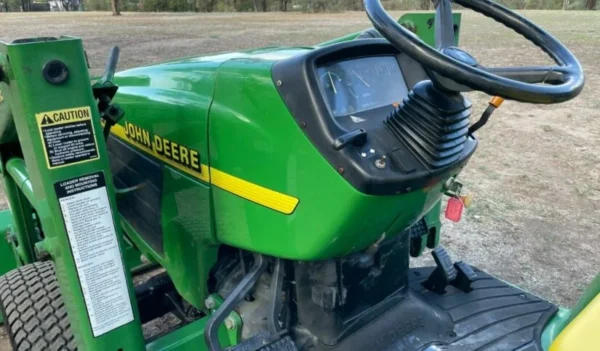 John Deere 4400 - Puissance et Durabilité pour les Grands Projets - Image 6