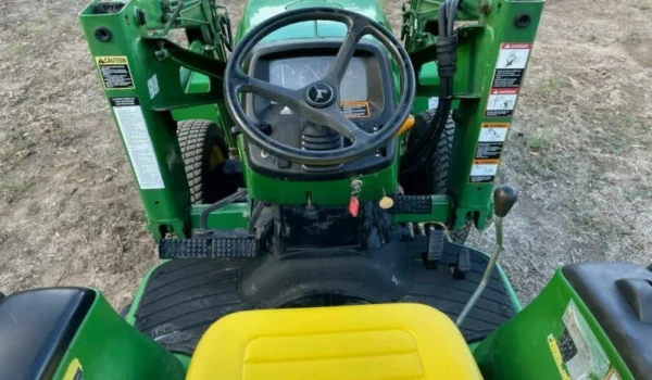 John Deere 4400 - Puissance et Durabilité pour les Grands Projets - Image 8