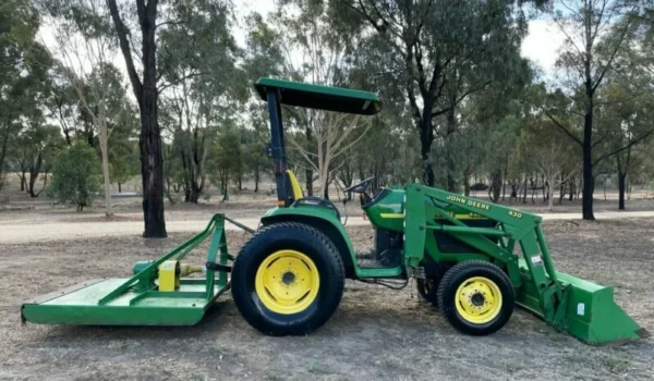 John Deere 4400 - Puissance et Durabilité pour les Grands Projets - Image 4