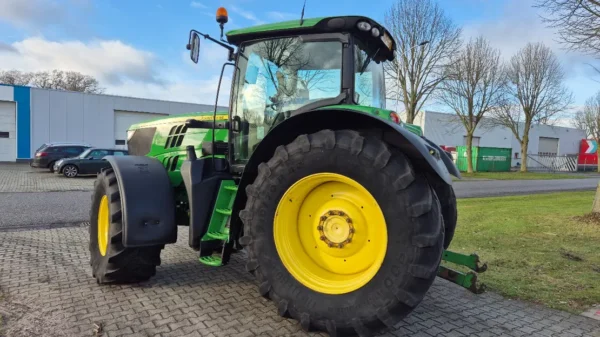John Deere 6210R DD - Tracteur Agricole Puissant et Performant - Image 5