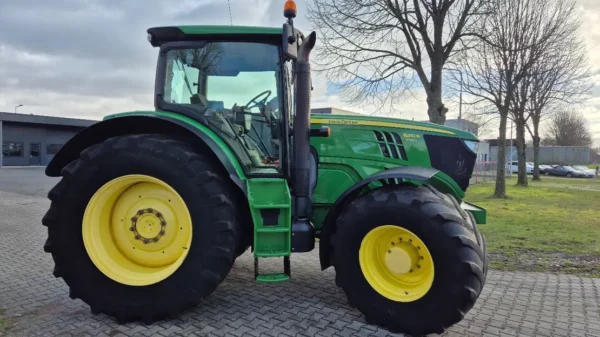 John Deere 6210R DD - Tracteur Agricole Puissant et Performant - Image 6