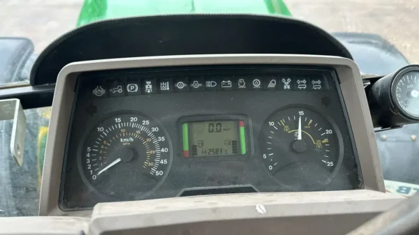 John Deere M1 6430 4X4 - Tracteur Agricole Propre et Fiable - Image 15