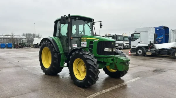 John Deere M1 6430 4X4 - Tracteur Agricole Propre et Fiable - Image 17