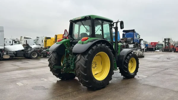 John Deere M1 6430 4X4 - Tracteur Agricole Propre et Fiable - Image 11