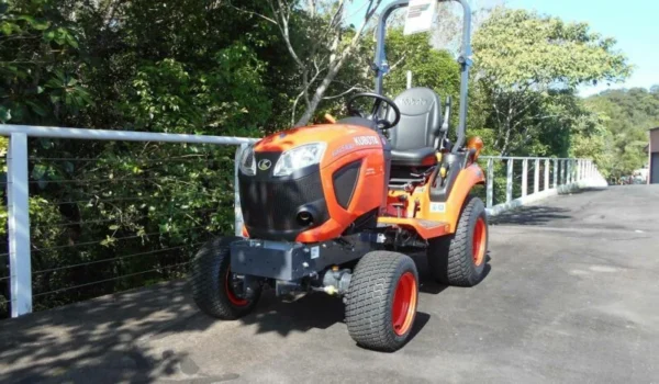 Kubota BX2380 - Compacité et Efficacité pour vos Travaux - Image 4
