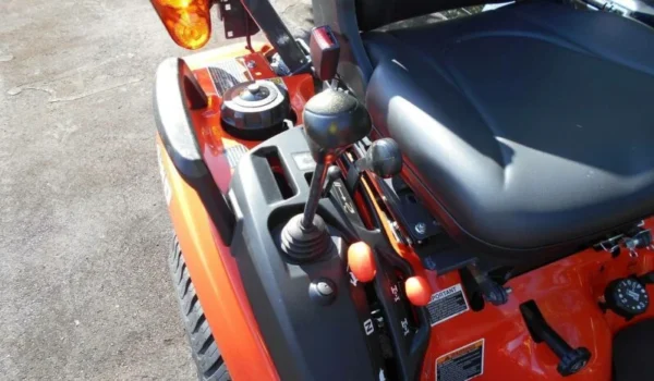 Kubota BX2380 - Compacité et Efficacité pour vos Travaux - Image 9