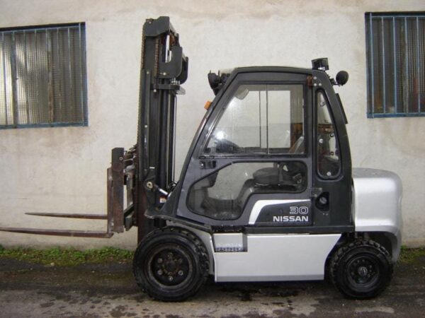 NISSAN 30