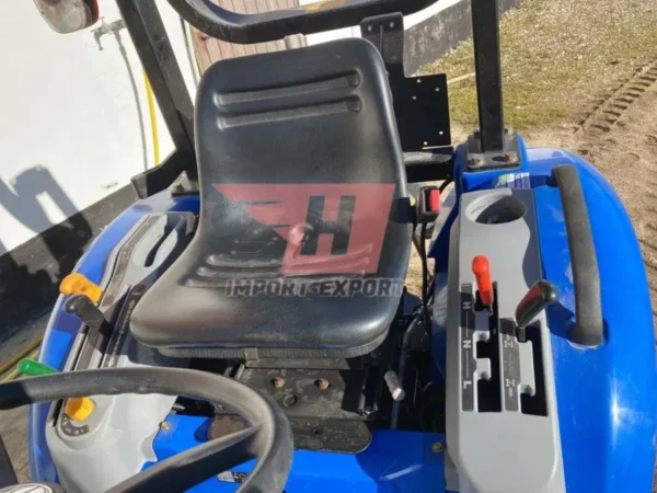 New Holland Boomer 25 - Tracteur Agricole Compact avec Accessoires - Image 4