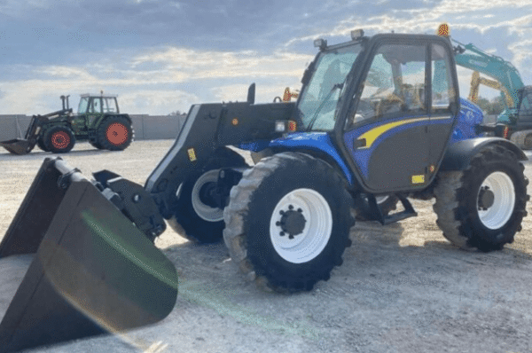 CHARIOT TÉLESCOPIQUE New Holland LM 415 A - Image 11