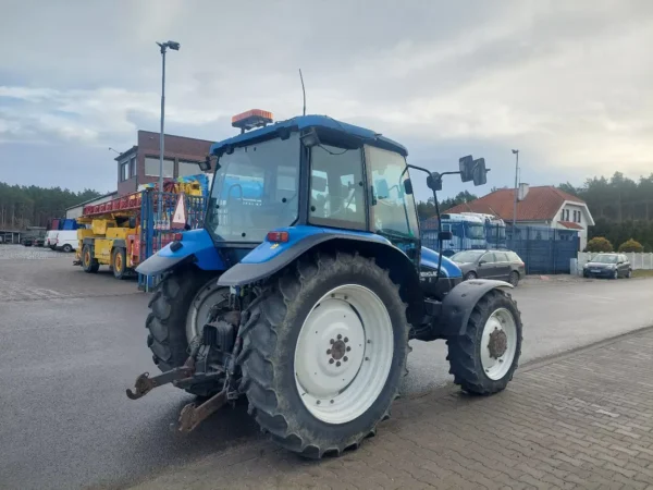 New Holland TL90 - Tracteur Agricole Robuste et Fiable - Image 3