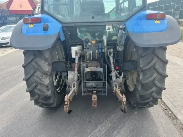 New Holland TL90 - Tracteur Agricole Robuste et Fiable - Image 6