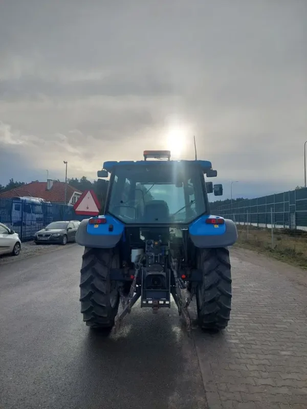 New Holland TL90 - Tracteur Agricole Robuste et Fiable - Image 8