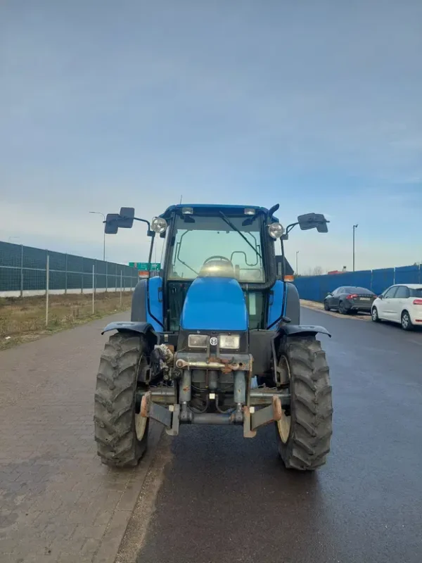 New Holland TL90 - Tracteur Agricole Robuste et Fiable - Image 9