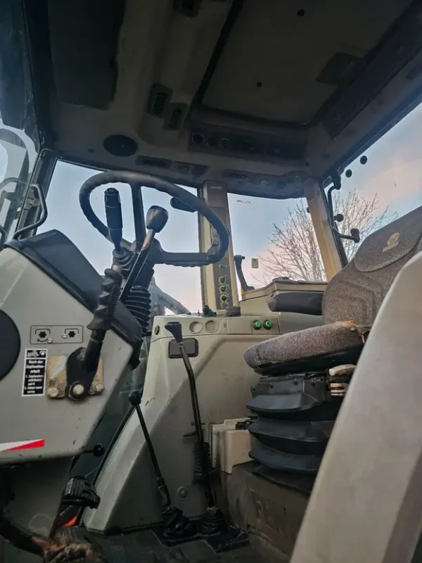 Tracteur Fendt 4WD Farmer 308 C - Performant et Fiable - Image 24
