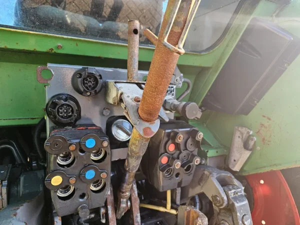 Tracteur Fendt 4WD Farmer 308 C - Performant et Fiable - Image 12