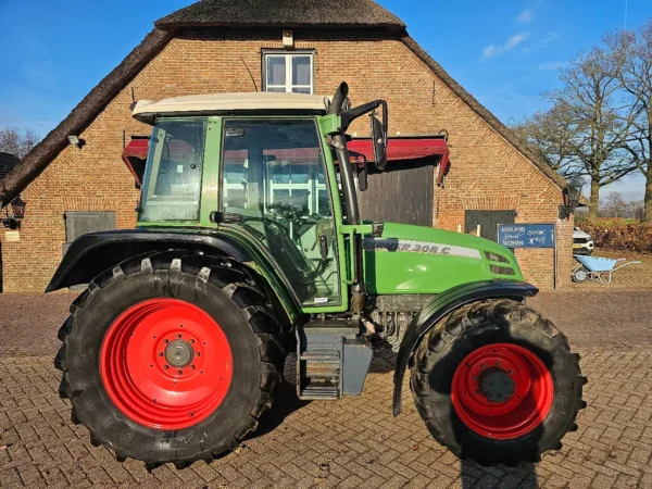 Tracteur Fendt 4WD Farmer 308 C - Performant et Fiable - Image 15