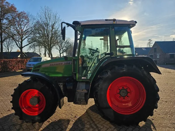 Tracteur Fendt 4WD Farmer 308 C - Performant et Fiable - Image 4