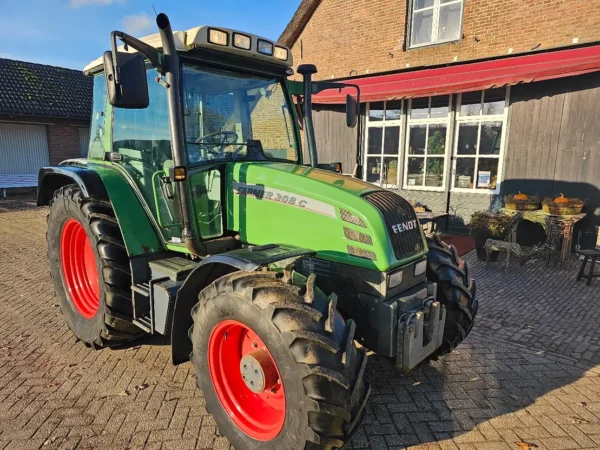 Tracteur Fendt 4WD Farmer 308 C - Performant et Fiable - Image 7