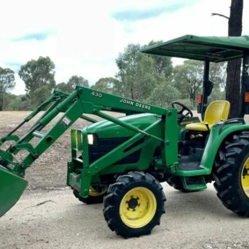 Tracteur John Deere 4310 – Performance et Polyvalence pour vos Projets