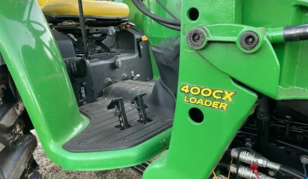 Tracteur John Deere 4320 - Puissance et Fiabilité pour vos Travaux Intenses - Image 14