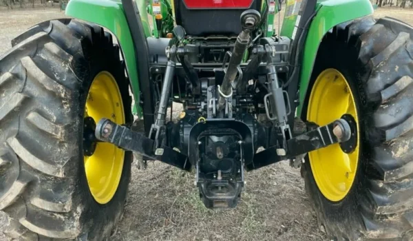 Tracteur John Deere 4320 - Puissance et Fiabilité pour vos Travaux Intenses - Image 16