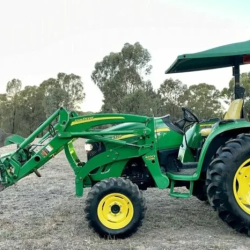Tracteur John Deere 4320 – Puissance et Fiabilité pour vos Travaux Intenses