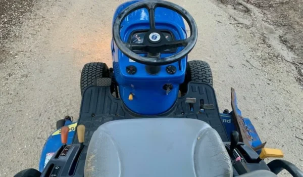 Tracteur New Holland Boomer 1025 - Image 13