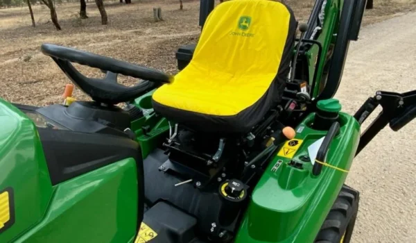 Tractopelle John Deere 1023E - Puissance et Fiabilité pour vos Travaux - Image 15