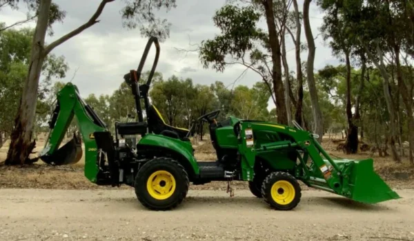 Tractopelle John Deere 1023E - Puissance et Fiabilité pour vos Travaux - Image 18