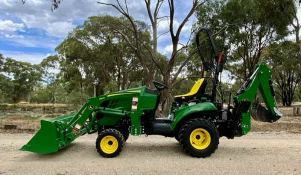 Tractopelle John Deere 1023E - Puissance et Fiabilité pour vos Travaux - Image 2