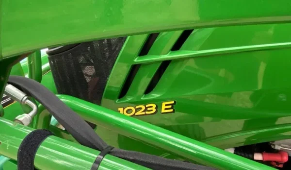 Tractopelle John Deere 1023E - Puissance et Fiabilité pour vos Travaux - Image 10