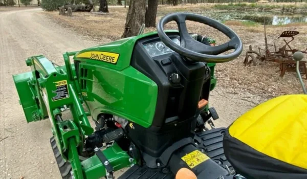 Tractopelle John Deere 1023E - Puissance et Fiabilité pour vos Travaux - Image 14
