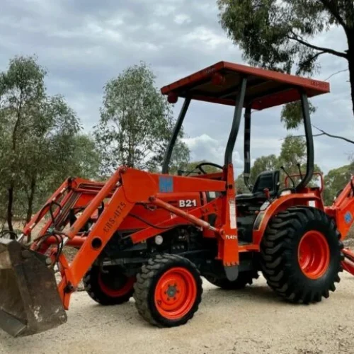 Tractopelle Kubota B21 – Compact et Puissant pour vos Projets