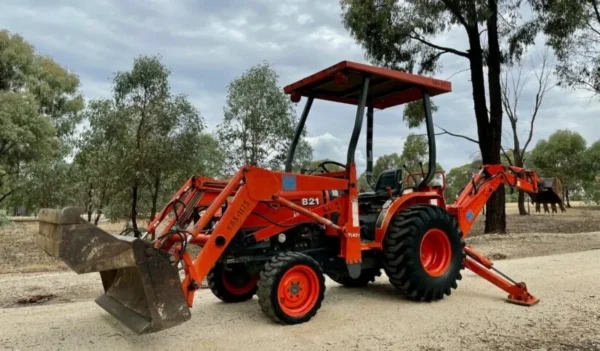 Tractopelle Kubota B21 - Compact et Puissant pour vos Projets