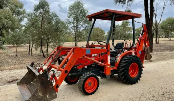Tractopelle Kubota B21 - Compact et Puissant pour vos Projets - Image 9