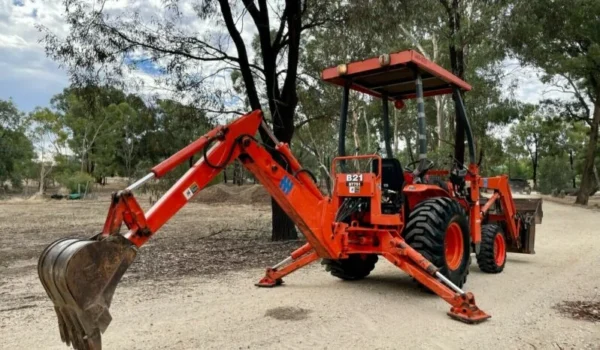 Tractopelle Kubota B21 - Compact et Puissant pour vos Projets - Image 11