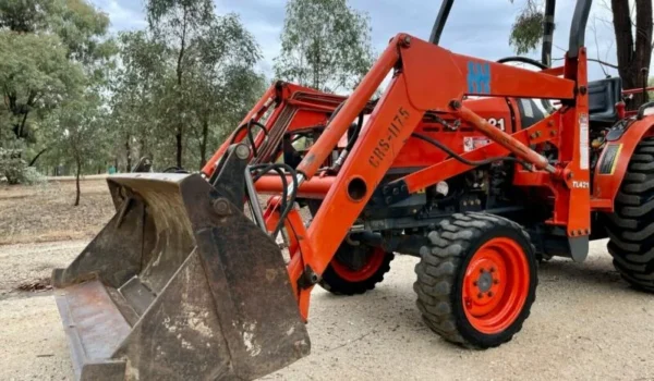 Tractopelle Kubota B21 - Compact et Puissant pour vos Projets - Image 14