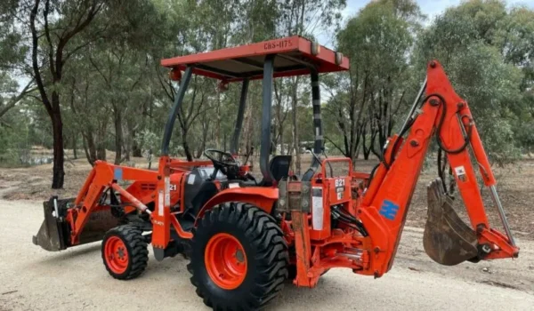 Tractopelle Kubota B21 - Compact et Puissant pour vos Projets - Image 8